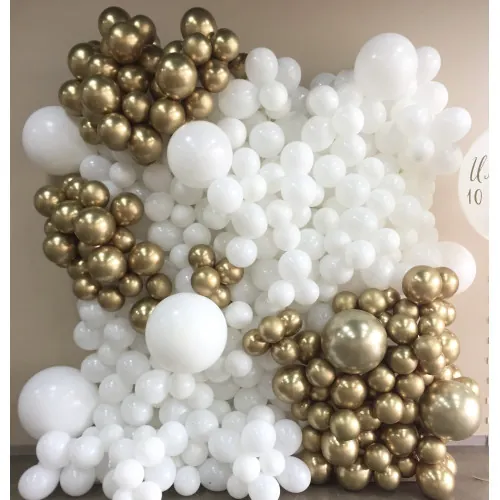 Готовая пена из шаров бело-золотая